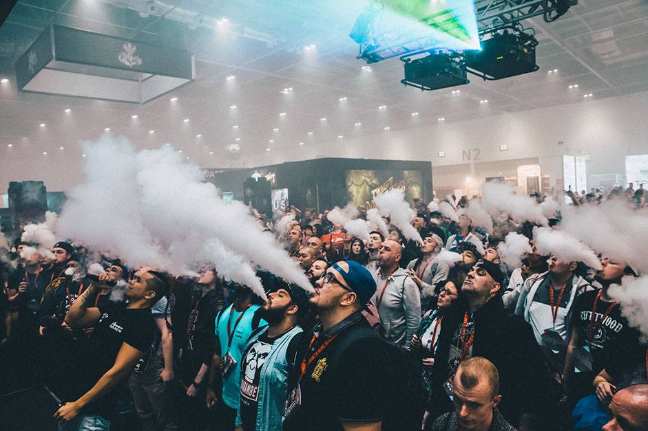 Un rassemblement de vapoteurs